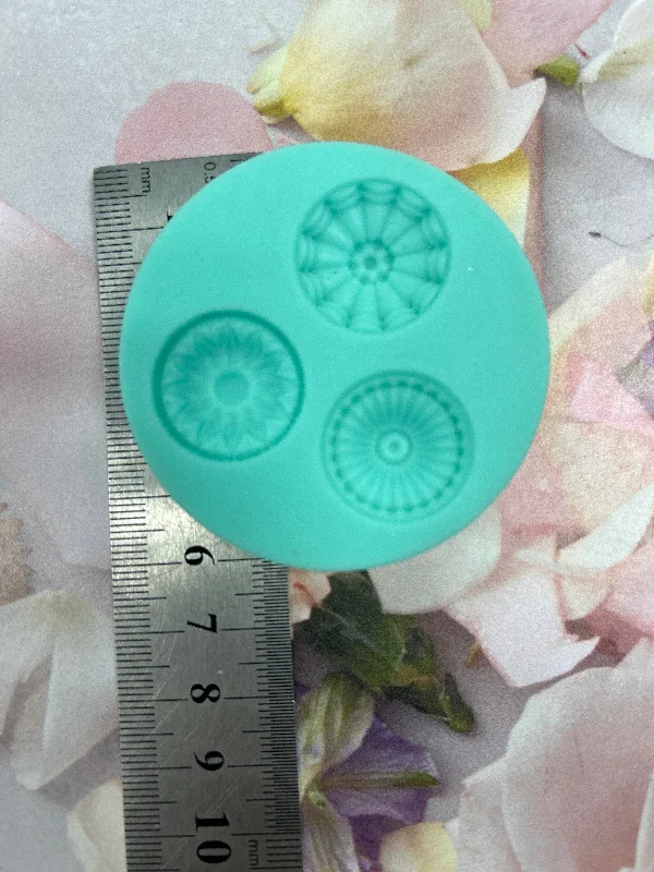 PRE LOVED Silicone Mould Brooche